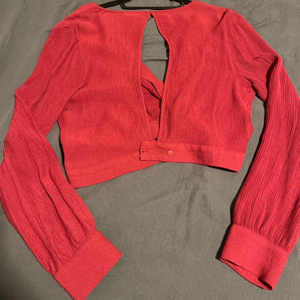 Red opened back blouse - Picture 3 of 4